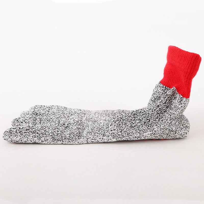 Breathable toe-separating socks for sports