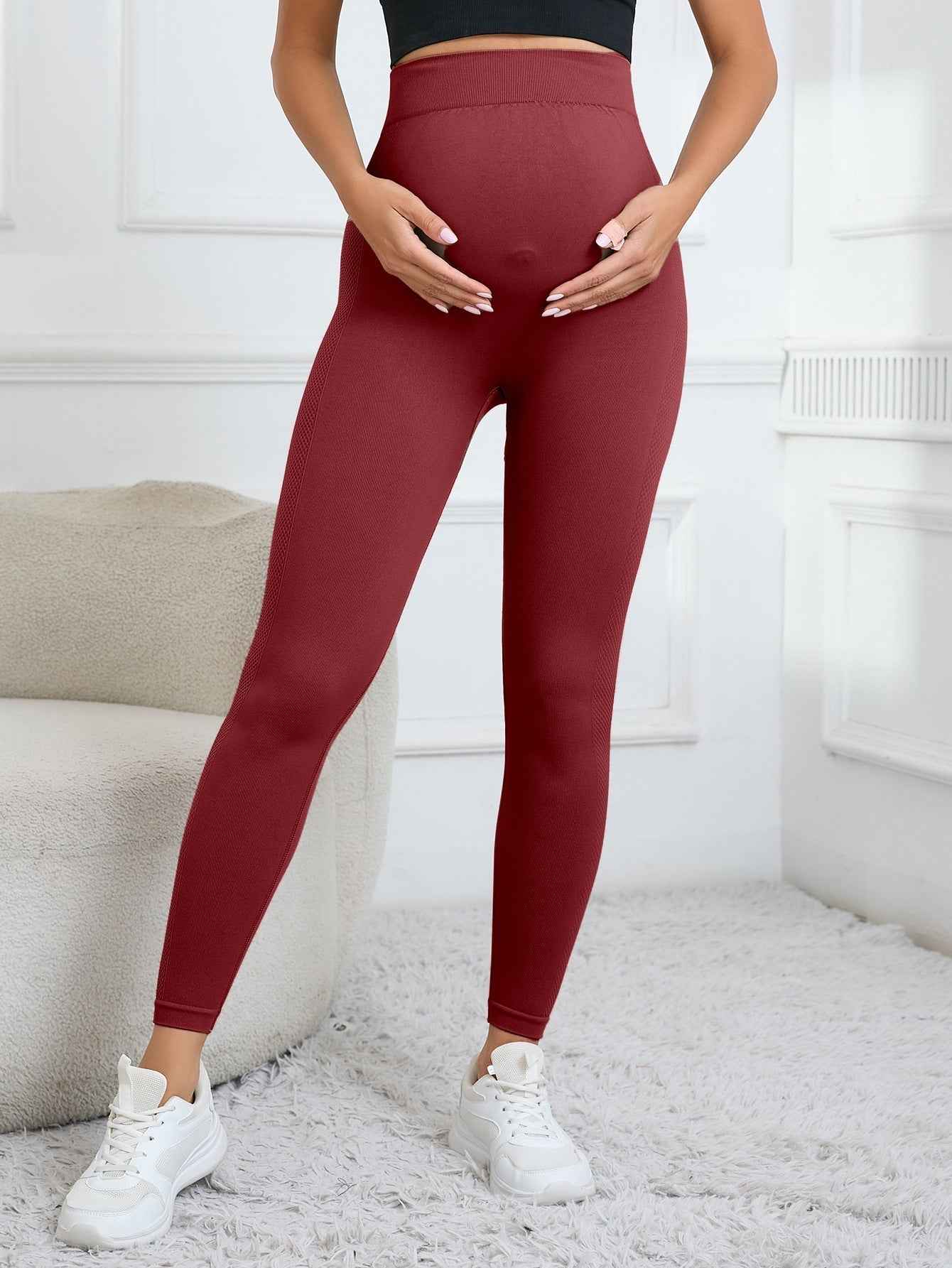 Outer-wear leggings for pregnant women