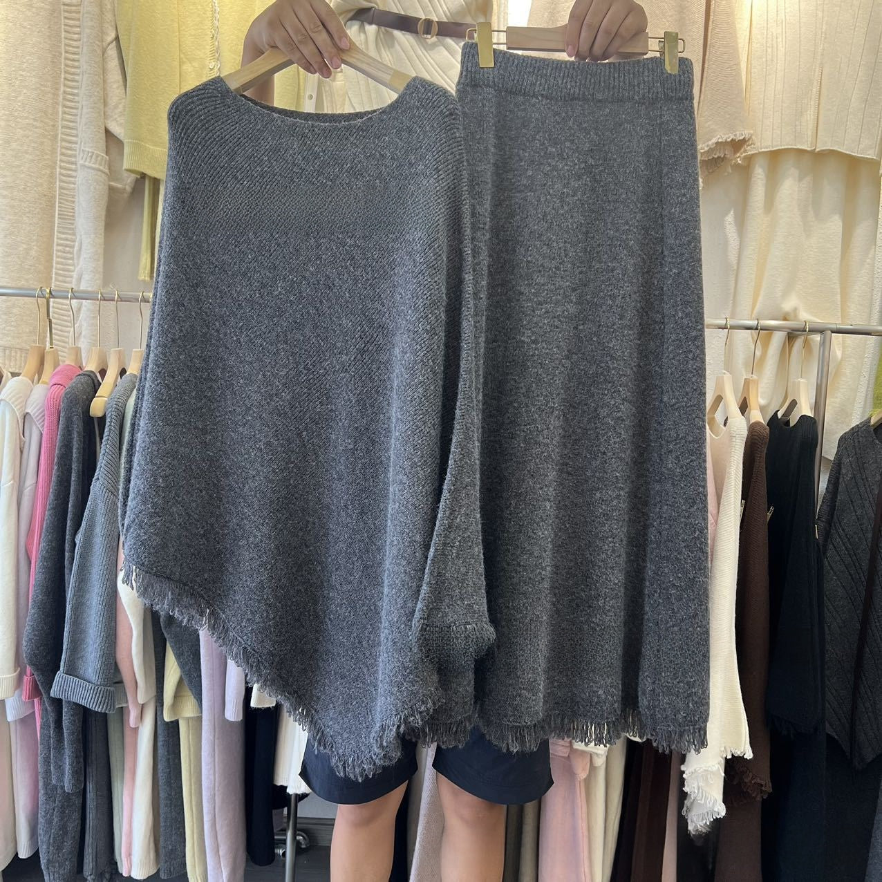 Women?s Knitted Suit Colouronova