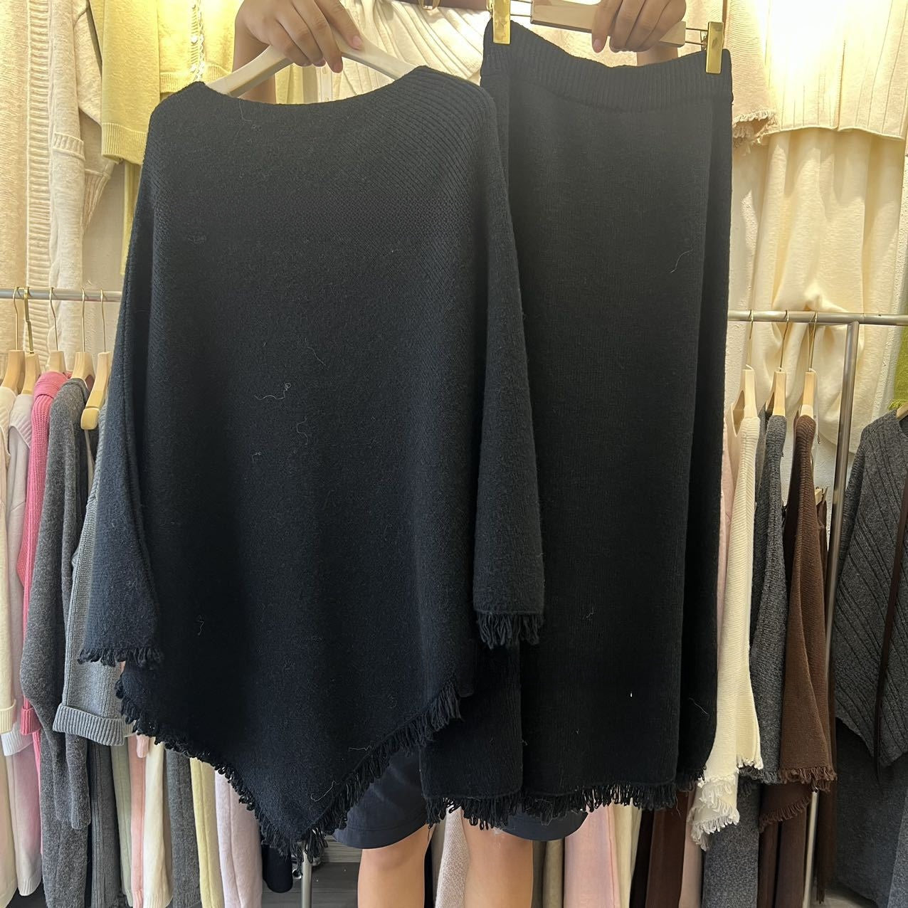 Women?s Knitted Suit Colouronova
