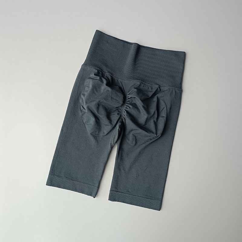 Seamless butt-lifting fitness shorts for women
