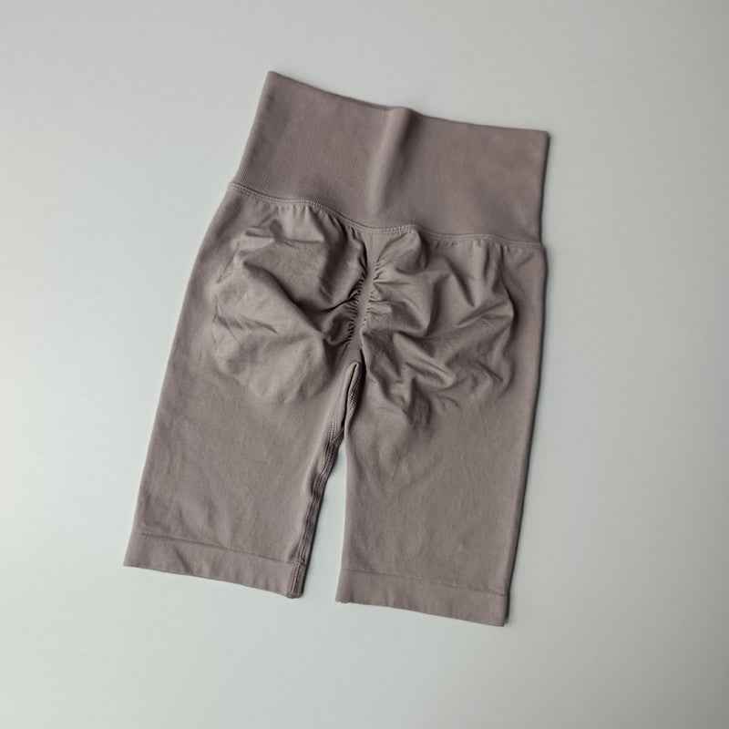 Seamless butt-lifting fitness shorts for women