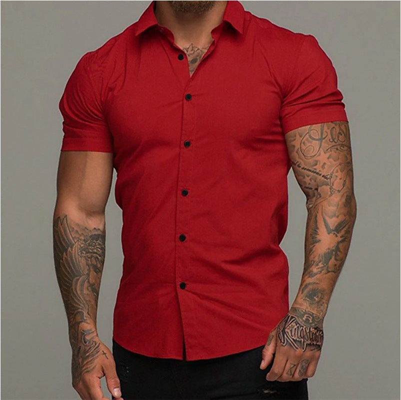 A muscular man in a solid-color lapel short-sleeved shirt Colouronova