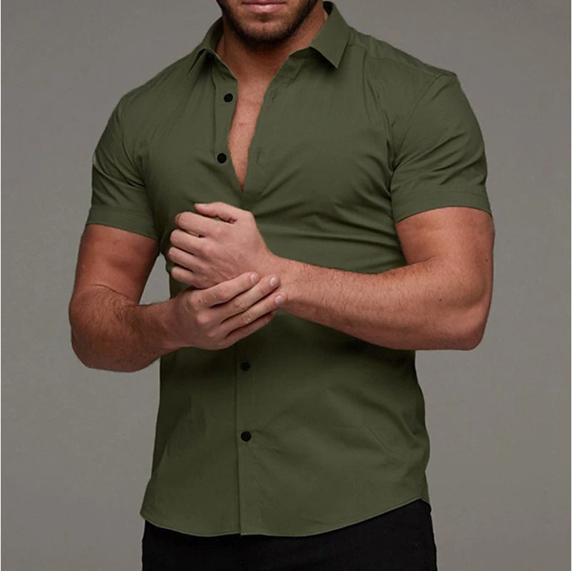 A muscular man in a solid-color lapel short-sleeved shirt Colouronova