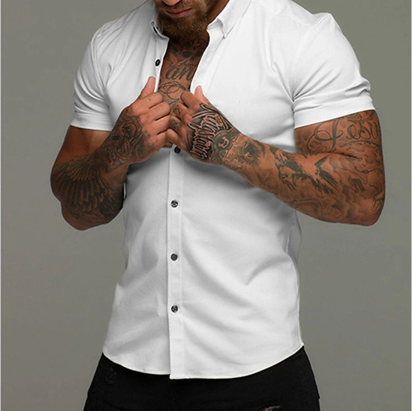A muscular man in a solid-color lapel short-sleeved shirt Colouronova
