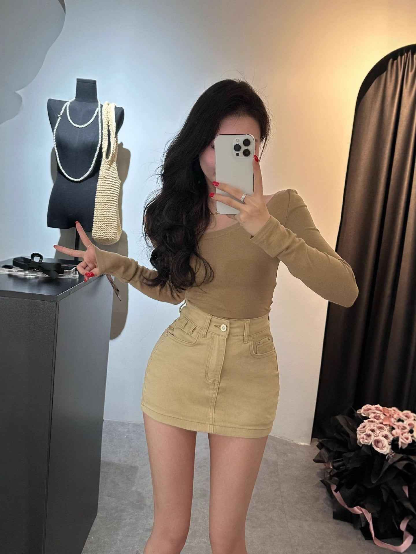 Hip-hugging A- line skirt