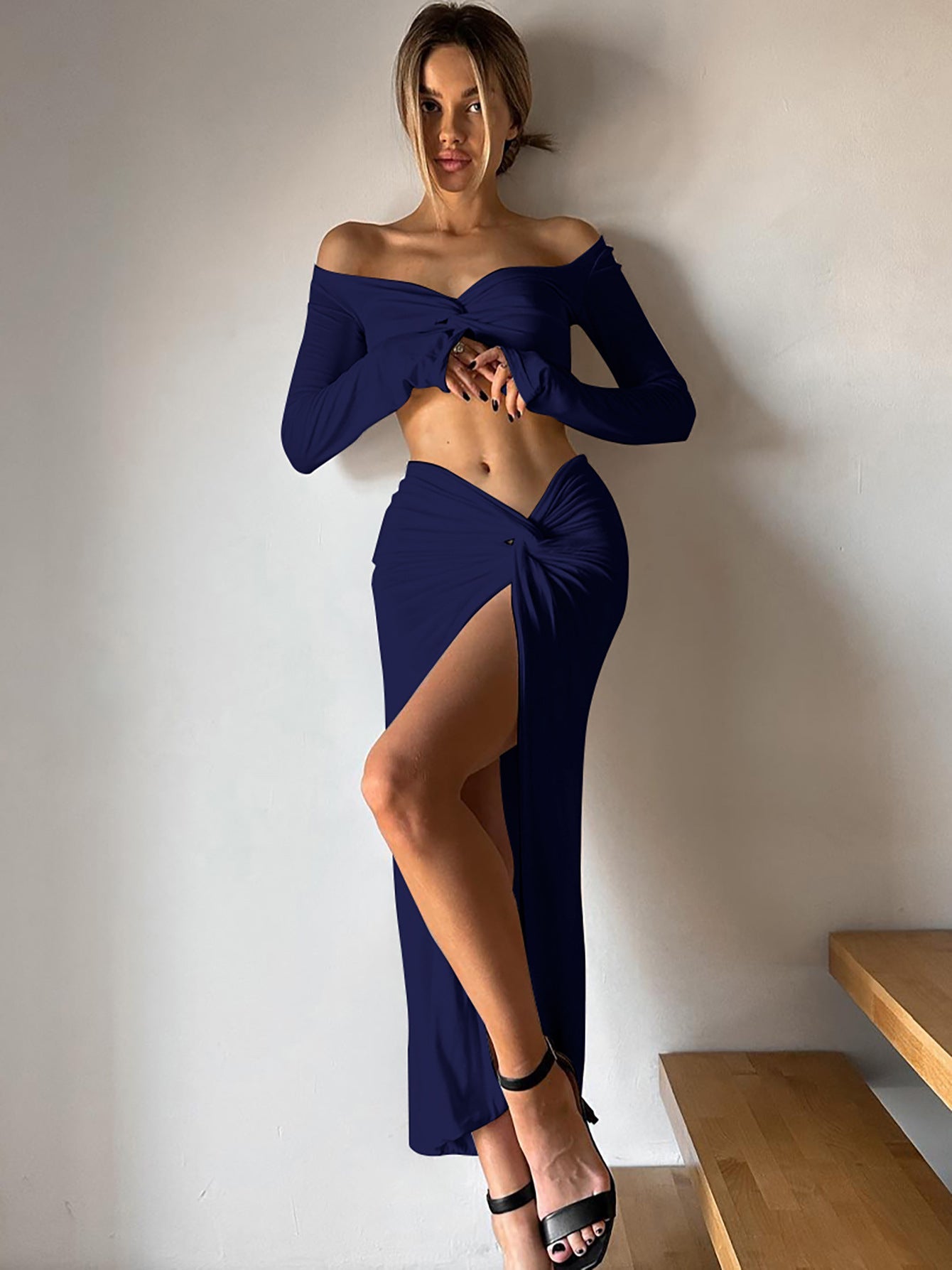 Long-Sleeved V Neck Suit Colouronova
