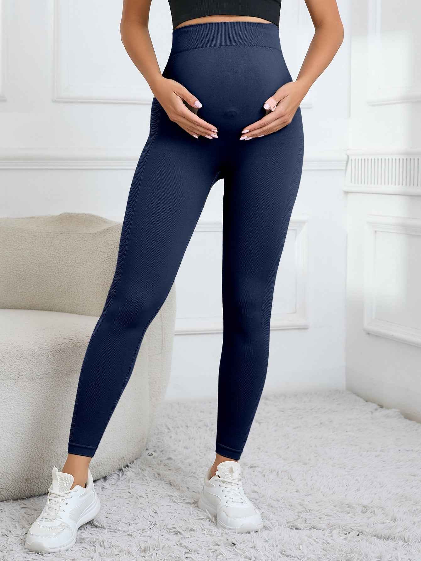 Outer-wear leggings for pregnant women
