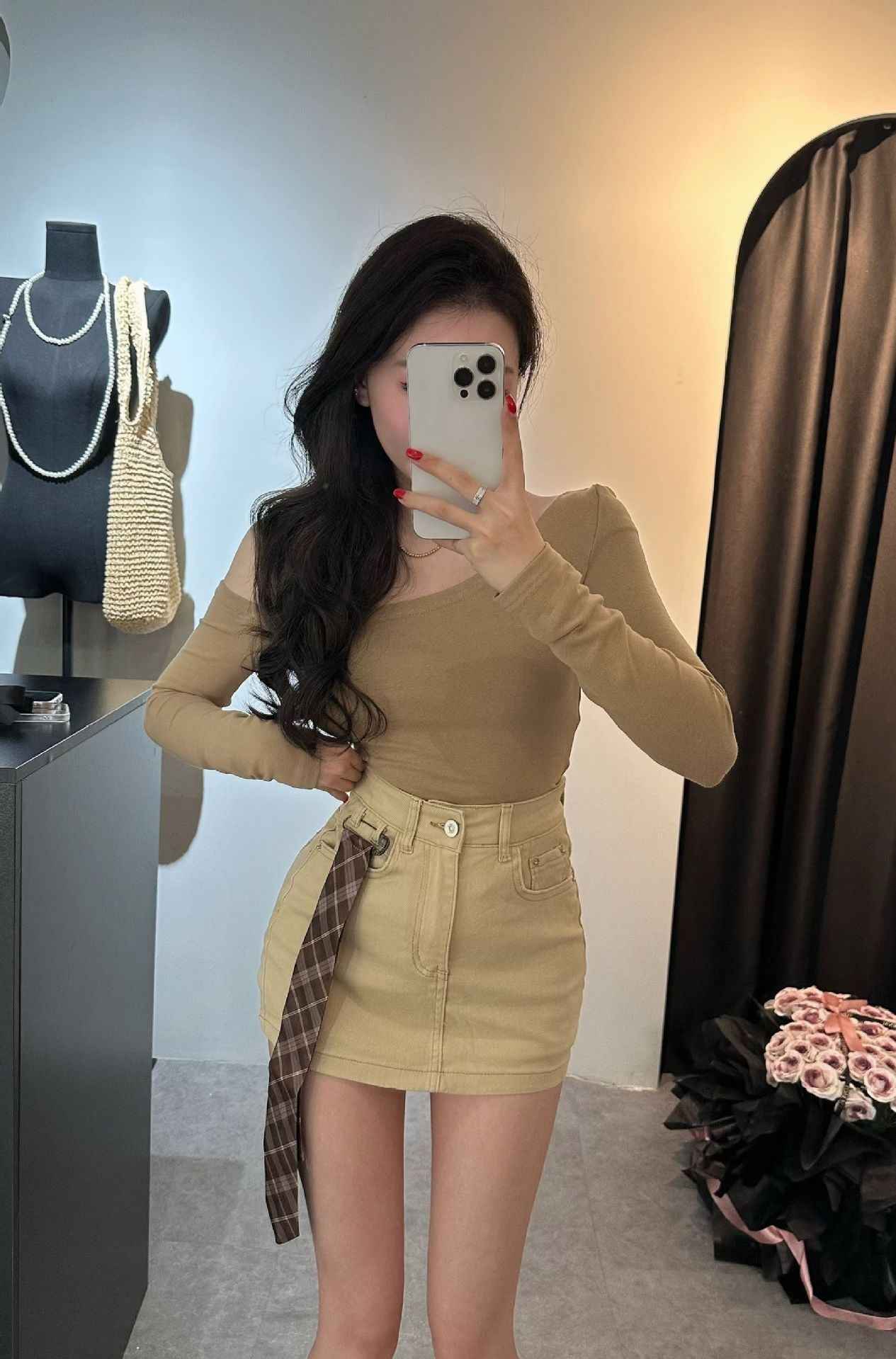 Hip-hugging A- line skirt