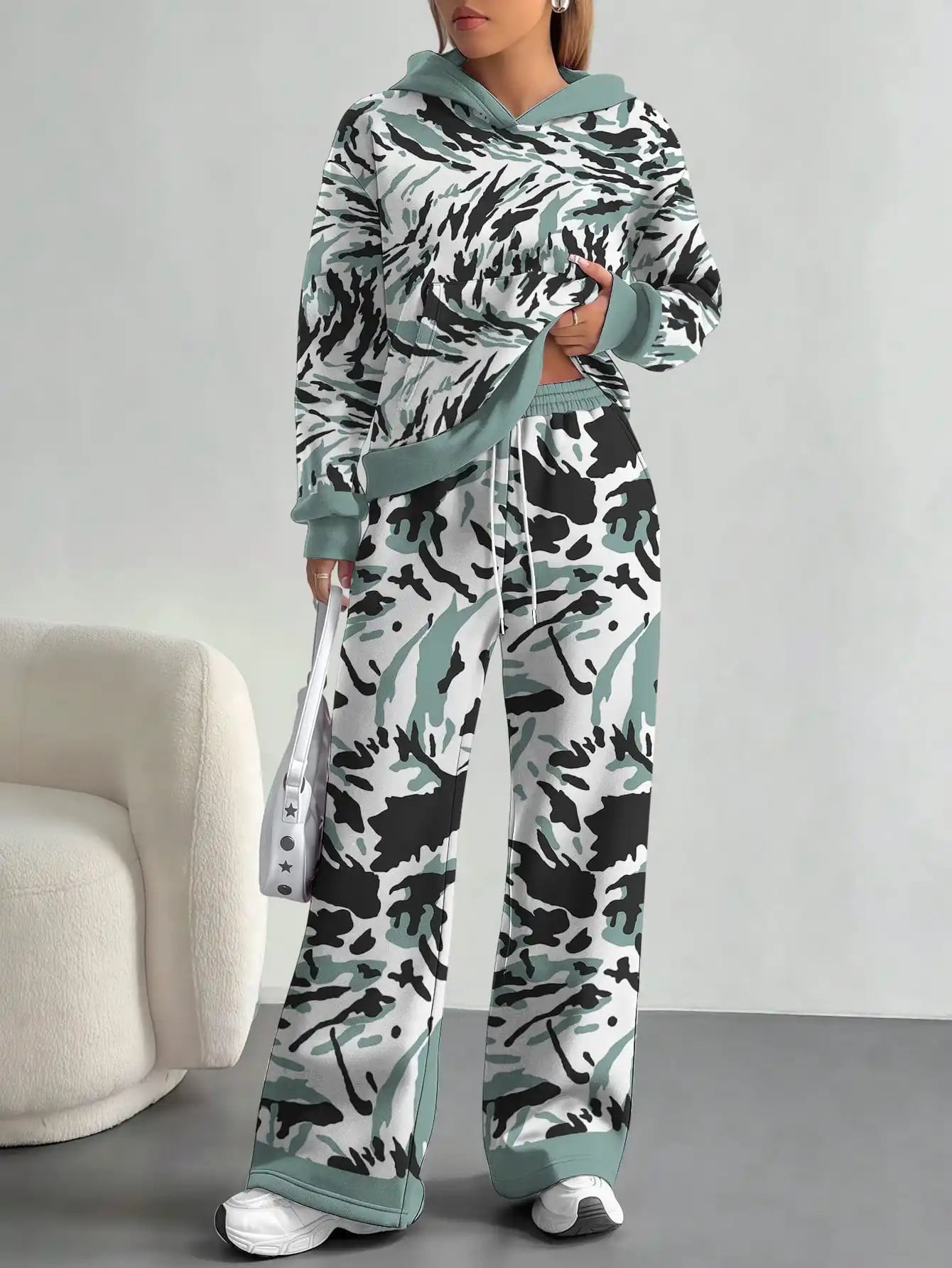 2025 new green camouflage sports style foreign trade printing hot style fashion casual outdoor European and American women's sui - Colouronova