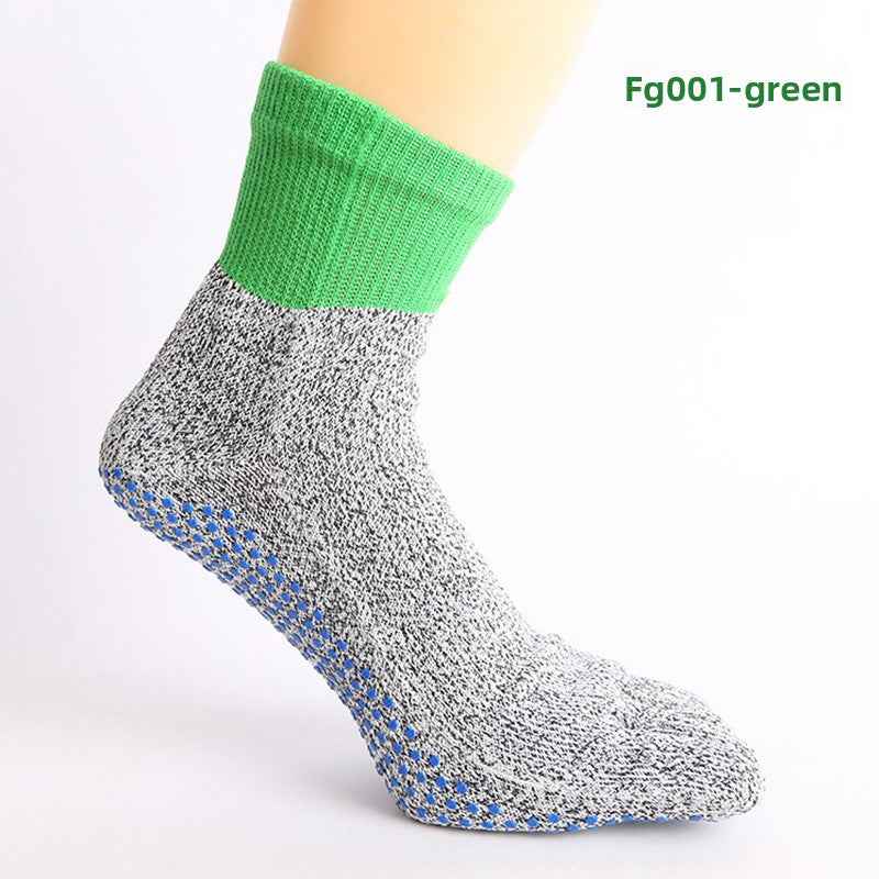 Breathable toe-separating socks for sports