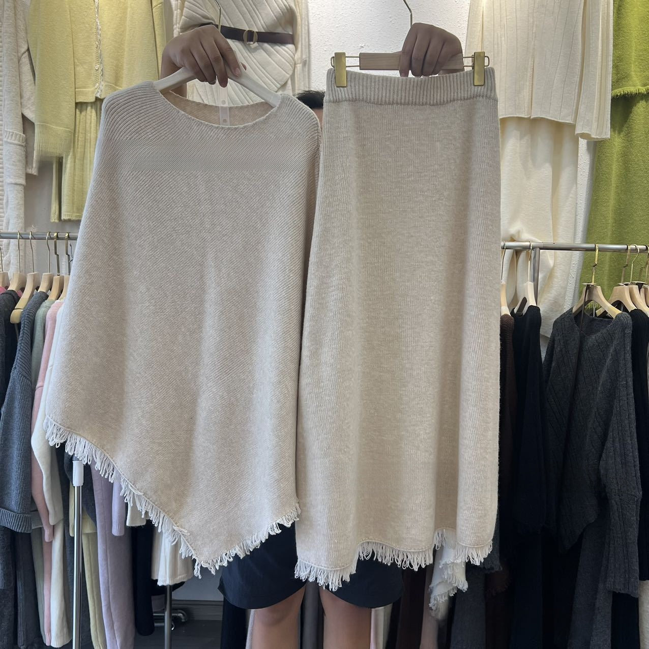 Women?s Knitted Suit Colouronova