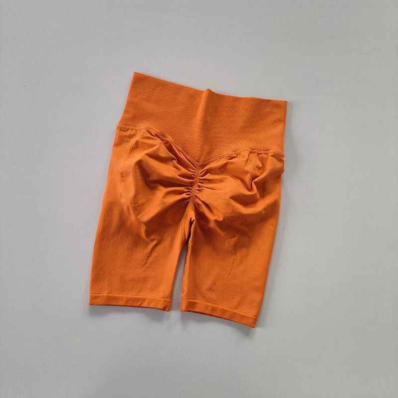 Seamless butt-lifting fitness shorts for women