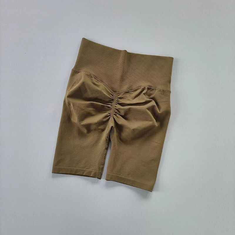 Seamless butt-lifting fitness shorts for women